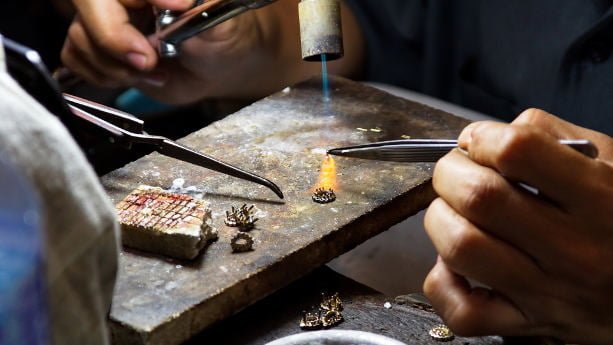 How to Choose the Best Custom jewellery Manufacturer in India – A Complete Guide