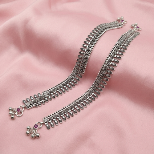 AGOR “Chandravalli” Jaipuri Antique Silver Carved Leaf Payal with Ruby Clasp